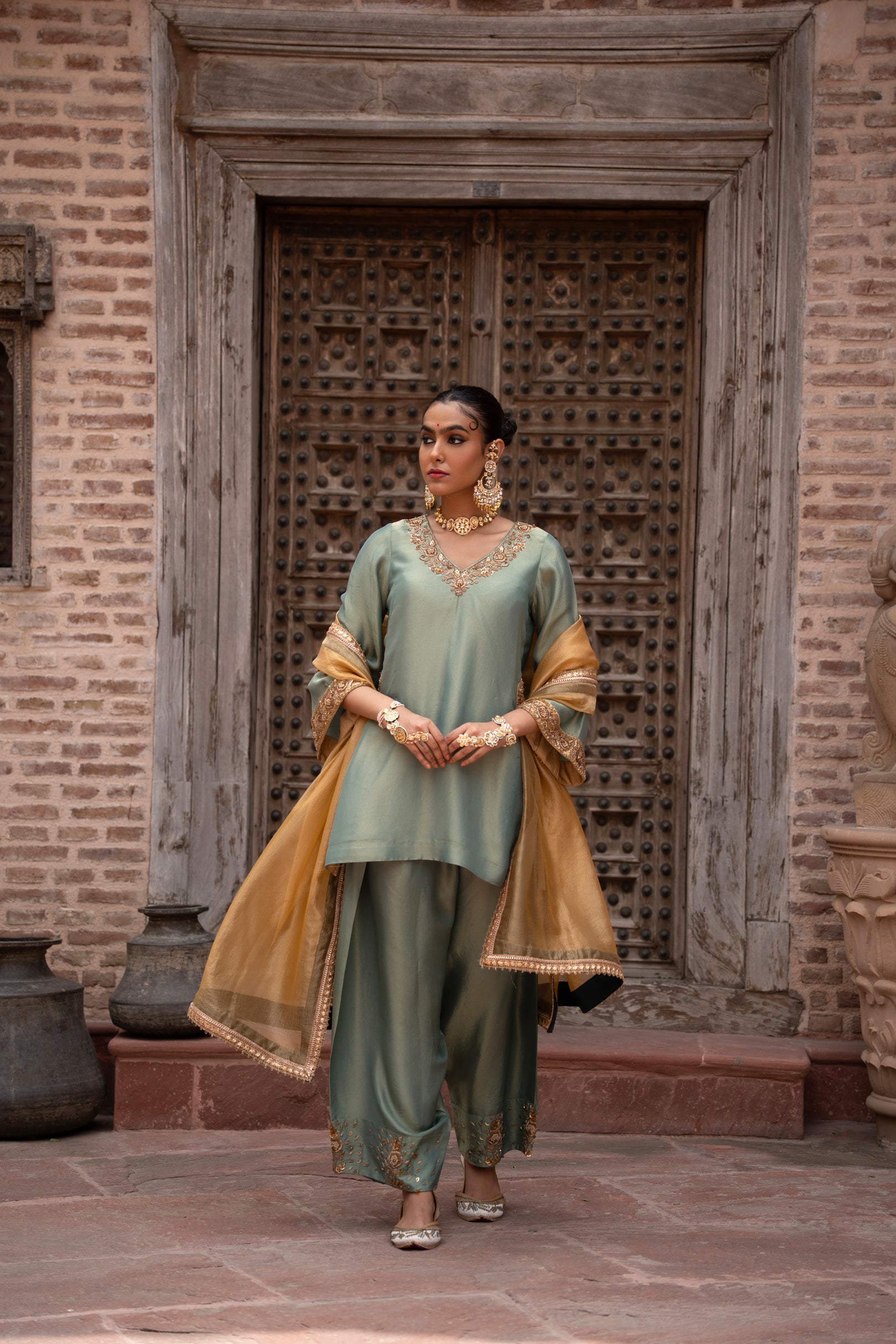 Pista Noor Hand-Embroidered Farshi Set