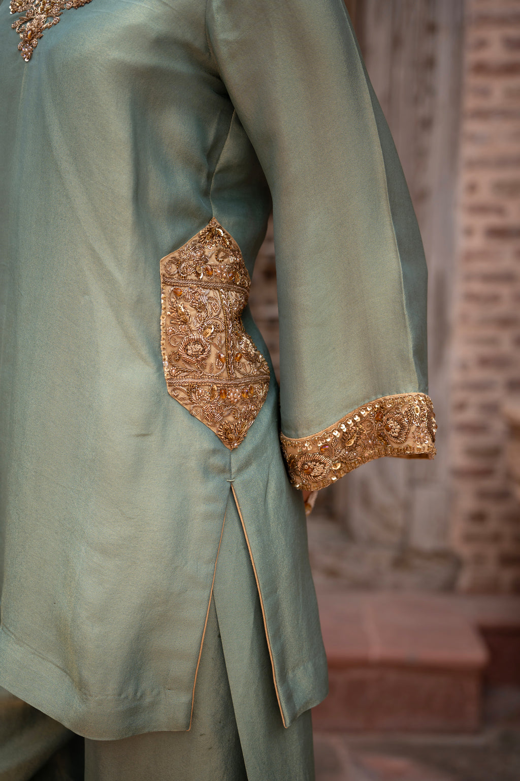 Pista Noor Hand-Embroidered Farshi Set