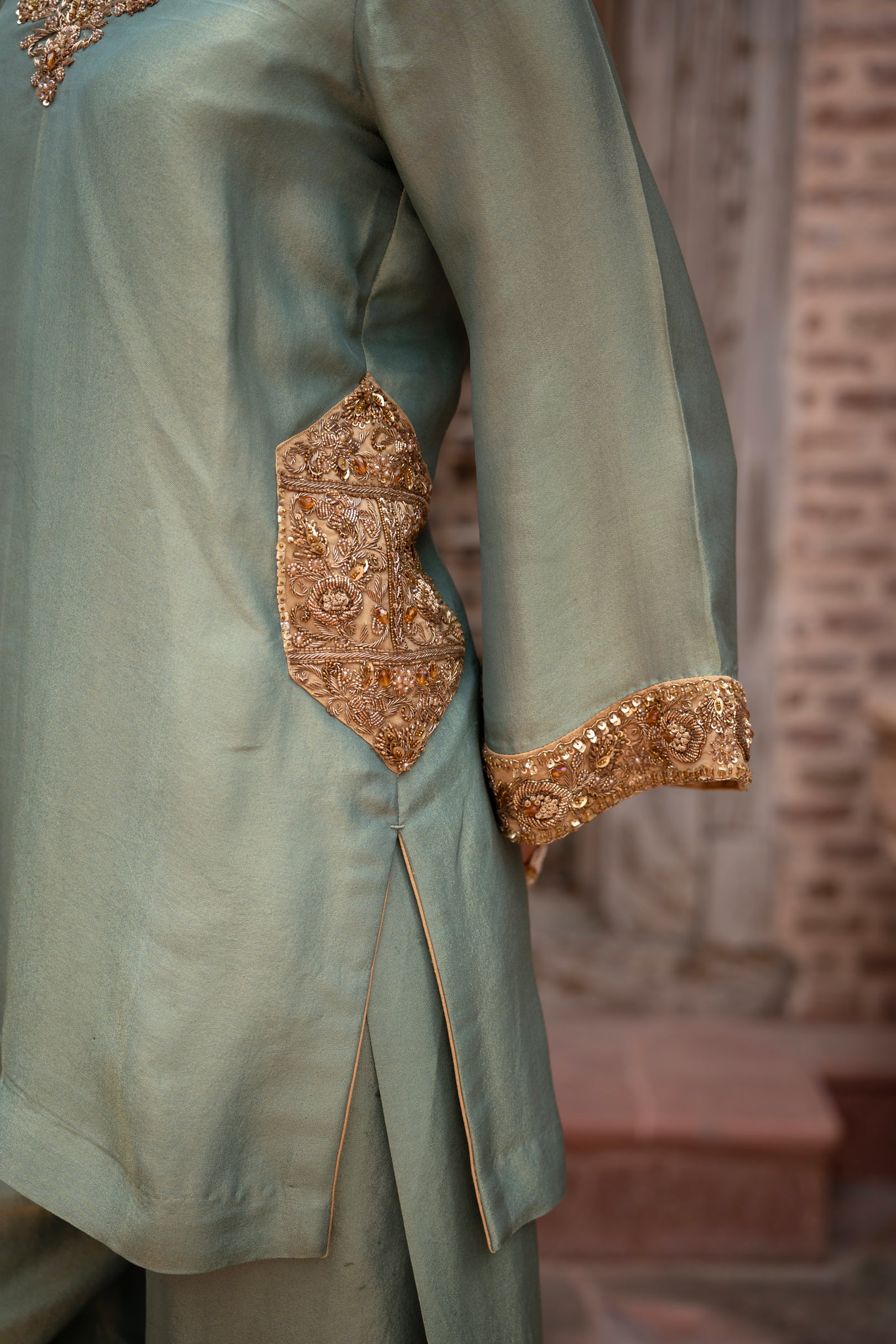 Pista Noor Hand-Embroidered Farshi Set