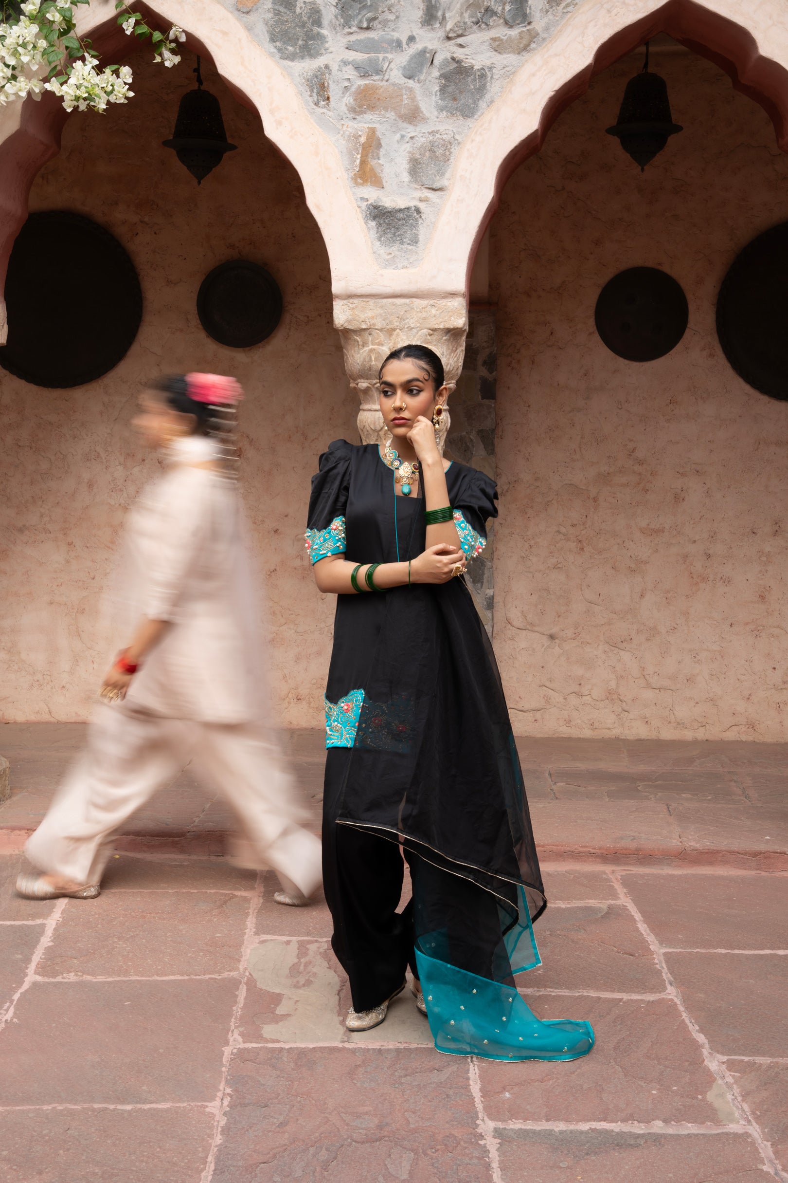 Midnight Noir Hand-Embroidered Farshi Set